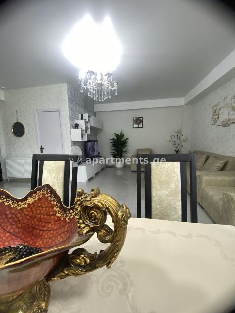 იყიდება 3 ოთახიანი ბინა თბილისში