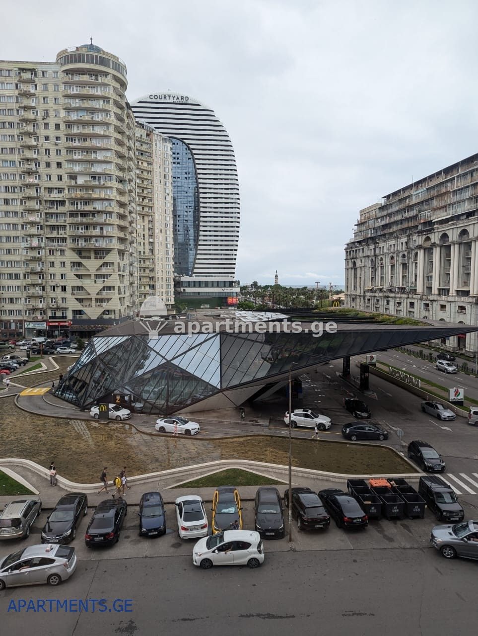იყიდება 3 ოთახიანი ბინა ბათუმში